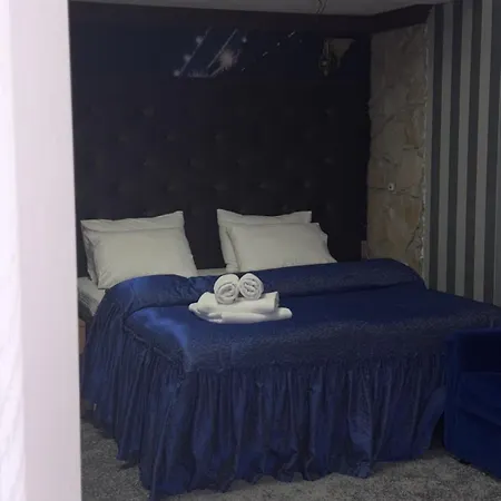 Cinema Hotel *
